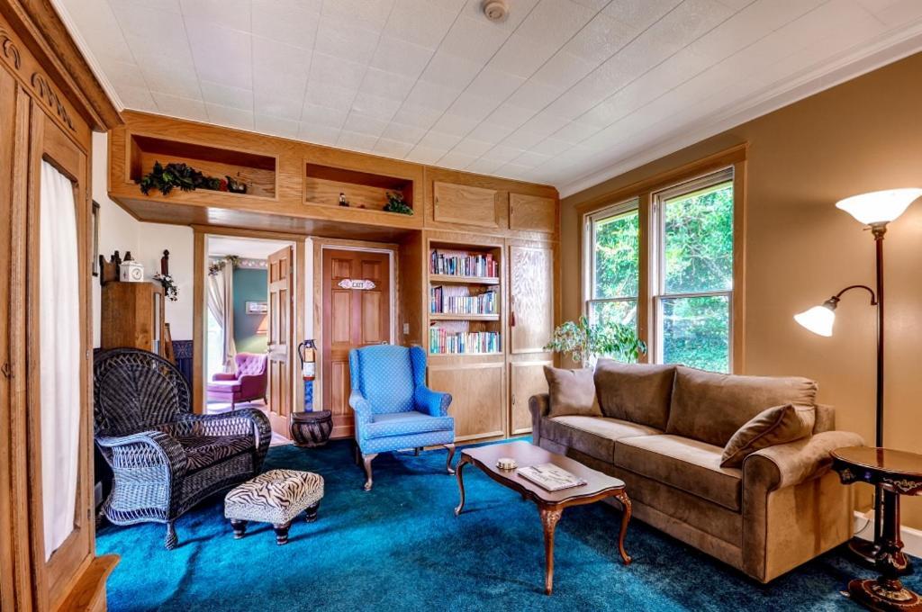 Astoria Painted Lady Historic Apt With River View! Eksteriør bilde