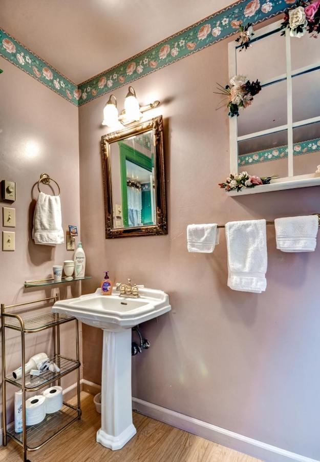 Astoria Painted Lady Historic Apt With River View! Eksteriør bilde