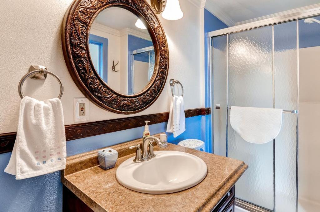 Astoria Painted Lady Historic Apt With River View! Eksteriør bilde