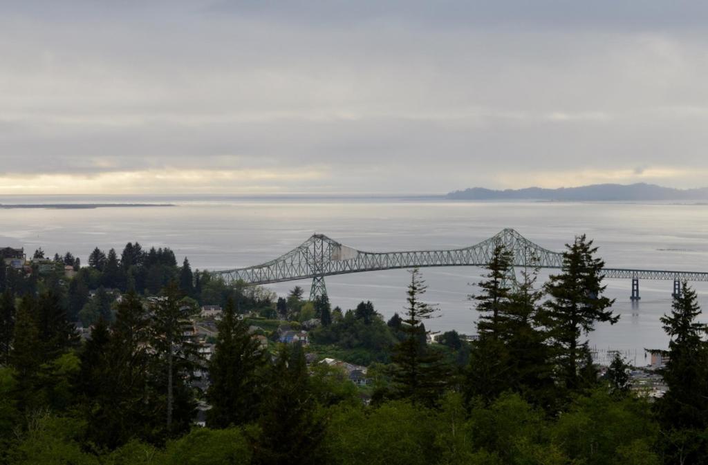 Astoria Painted Lady Historic Apt With River View! Eksteriør bilde